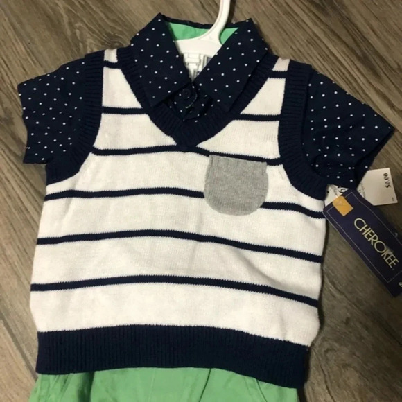 Sweater vest/ button up shirt and shorts set 3-6M - Picture 2 of 4